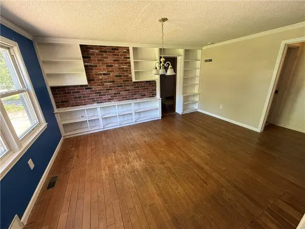 6701 W 77th TER, Overland Park, KS 66204