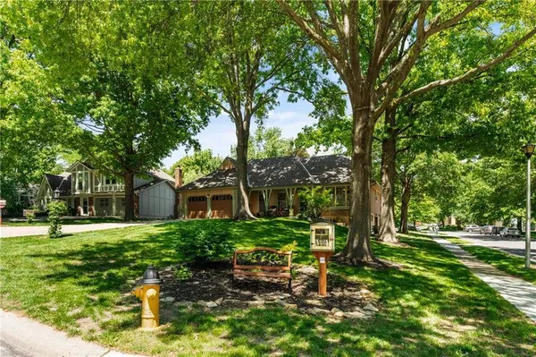 11524 Rosehill RD, Overland Park, KS 66210