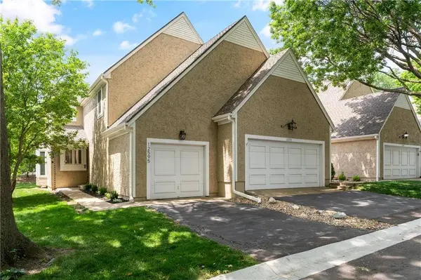12595 Broadmoor ST, Overland Park, KS 66209