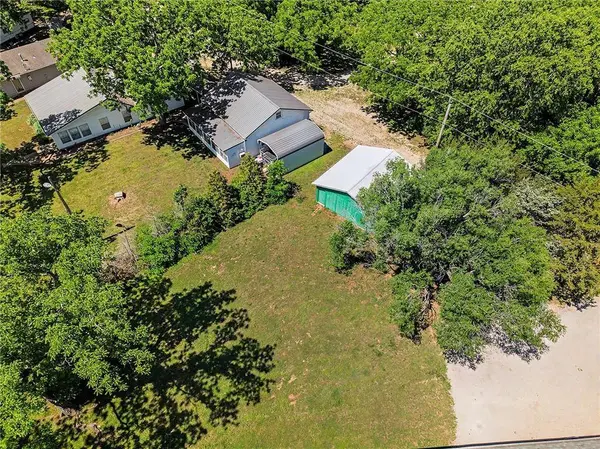 57 W Lake RD, Farlington, KS 66734