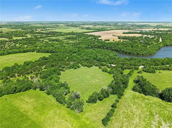 W Lake RD, Farlington, KS 66734