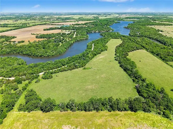 W Lake RD, Farlington, KS 66734