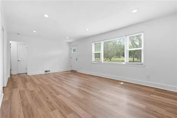 2706 W 79th ST, Prairie Village, KS 66208