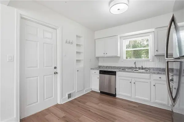 2706 W 79th ST, Prairie Village, KS 66208