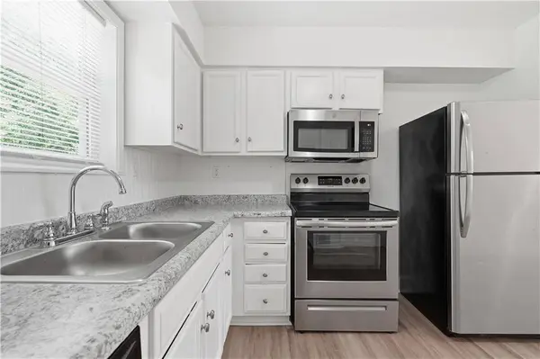 2706 W 79th ST, Prairie Village, KS 66208