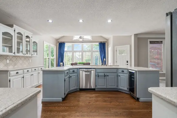 12213 Bradshaw ST, Overland Park, KS 66213