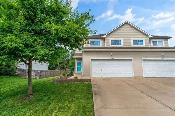 18528 Cherry CT, Gardner, KS 66030