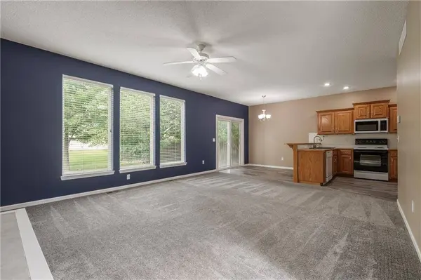18528 Cherry CT, Gardner, KS 66030