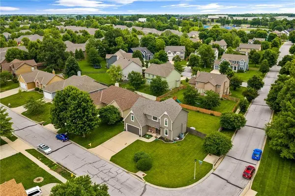 15337 S Greenwood ST, Olathe, KS 66062
