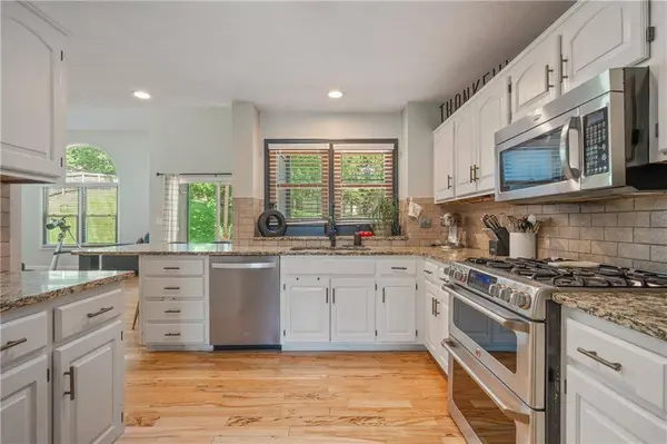 6498 NW Morrell DR, Parkville, MO 64152