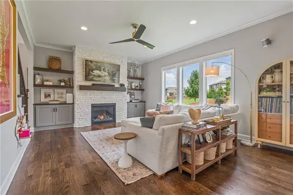 11563 S Montclaire DR, Olathe, KS 66061