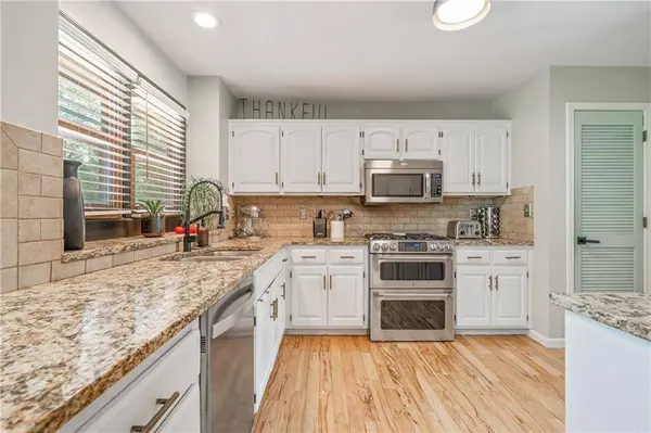 6498 NW Morrell DR, Parkville, MO 64152