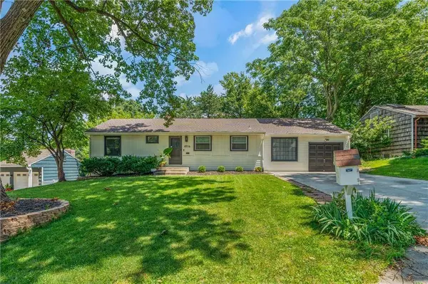 4916 W 78th PL, Prairie Village, KS 66208