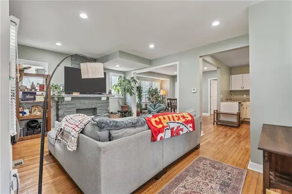 4008 S Benton AVE, Kansas City, MO 64130