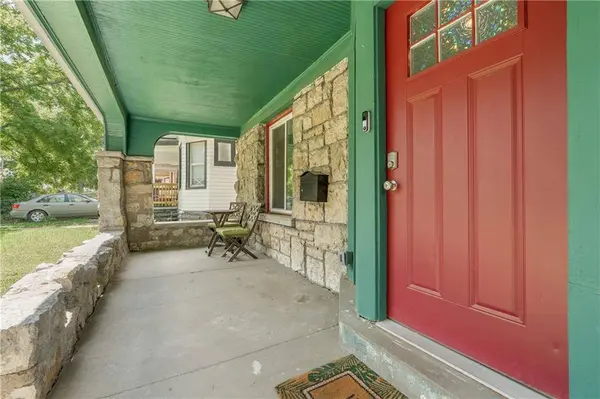 4008 S Benton AVE, Kansas City, MO 64130