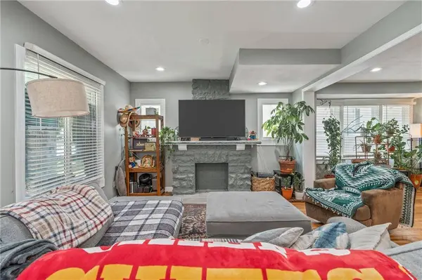 4008 S Benton AVE, Kansas City, MO 64130