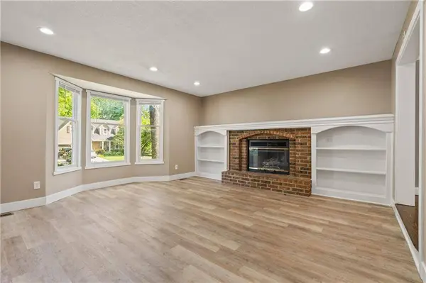 15125 W 84th ST, Lenexa, KS 66219
