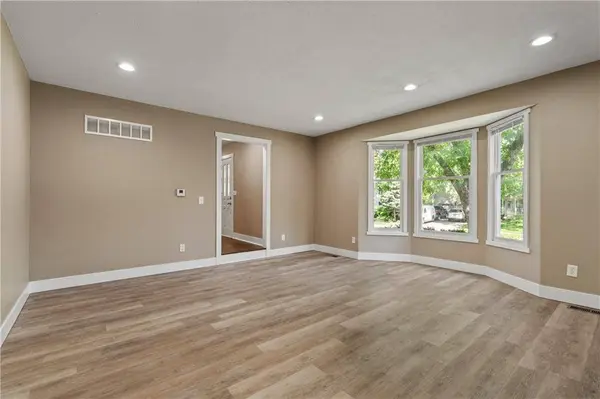 15125 W 84th ST, Lenexa, KS 66219