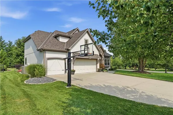 11637 W 154th ST, Overland Park, KS 66221