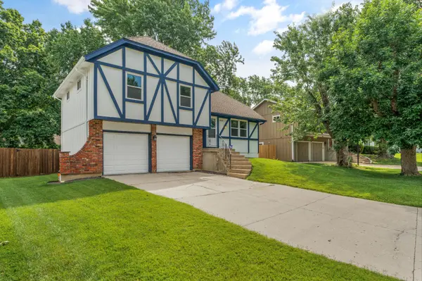 14813 S Wyandotte DR, Olathe, KS 66062