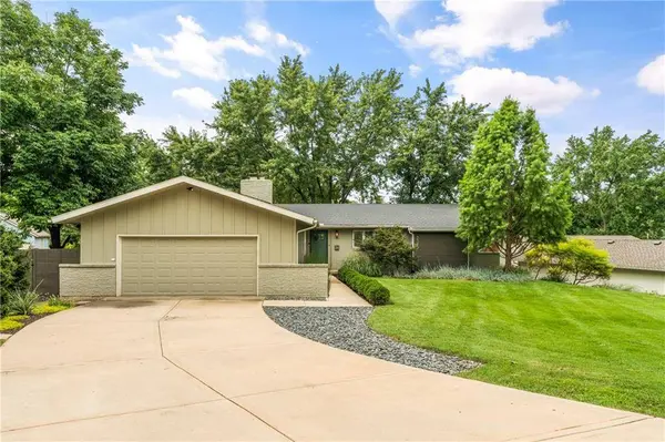 3315 W 98th ST, Overland Park, KS 66206