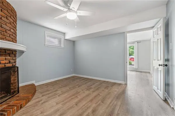 9128 Westbrooke DR, Overland Park, KS 66214