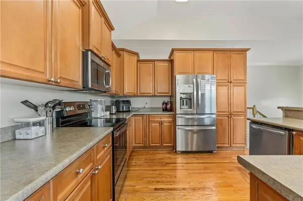 7631 W 158th TER, Overland Park, KS 66223