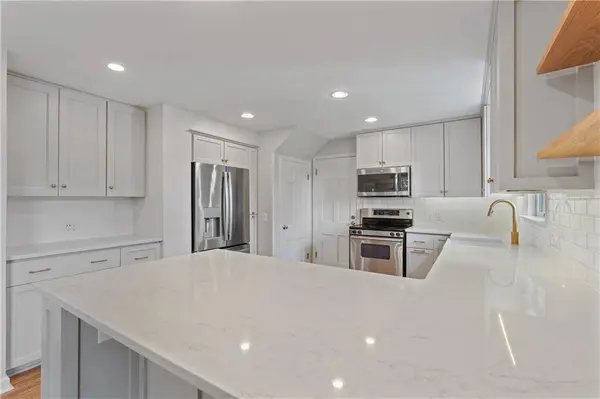 5819 Marty ST, Overland Park, KS 66202