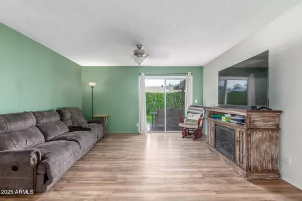 4732 W DAVIS Road, Glendale, AZ 85306