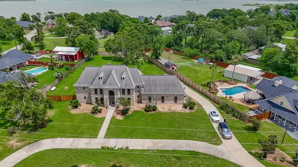 6802 Plantation DR, Baytown, TX 77523