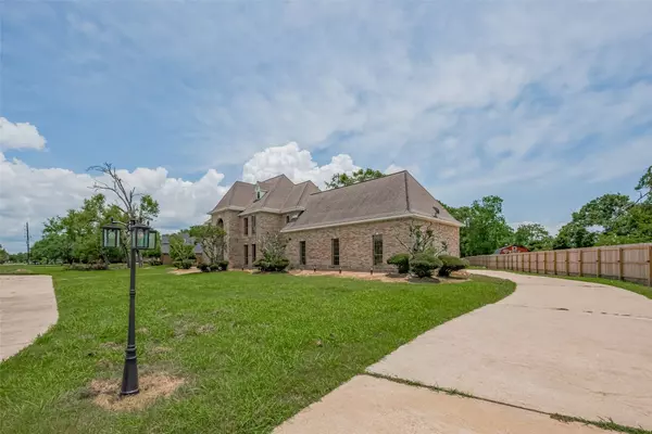 6802 Plantation DR, Baytown, TX 77523