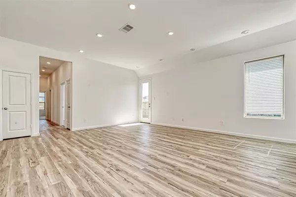 1429 Northwood Bluff LN, Pinehurst, TX 77362