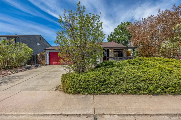 215 Mckinley DR, Bennett, CO 80102