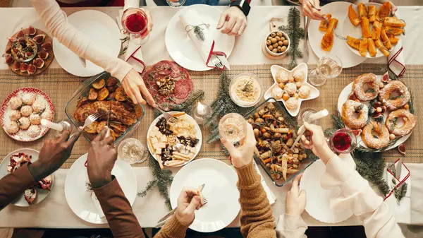 Hosting 101: How to Create a Fall Dinner Party for Eight People