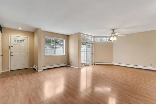 82 Winding Brook DR, South Burlington, VT 05403