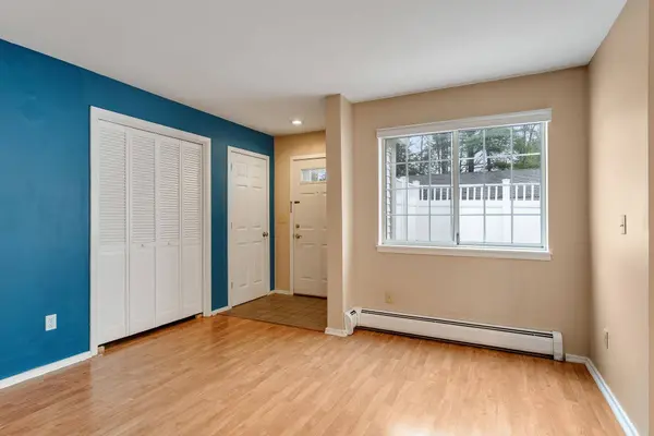 82 Winding Brook DR, South Burlington, VT 05403