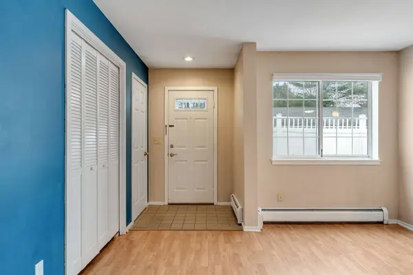 82 Winding Brook DR, South Burlington, VT 05403