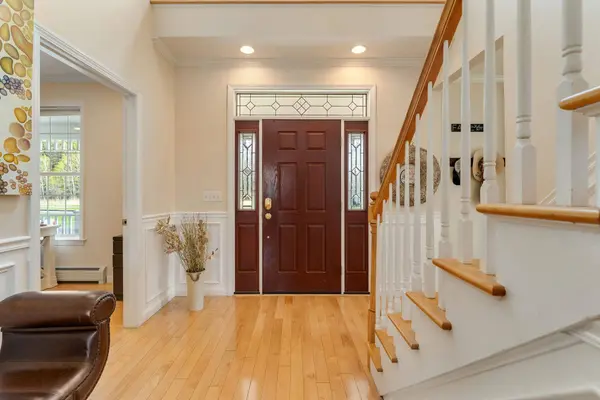 31 Vale DR, South Burlington, VT 05403