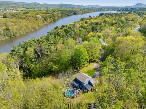 49 Edgewater TER, Milton, VT 05468