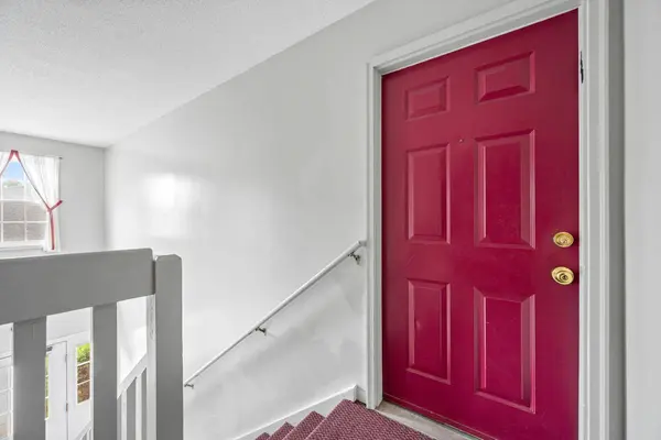 140 North Twin Oaks TER, South Burlington, VT 05403