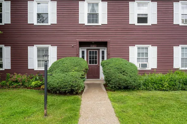 140 North Twin Oaks TER, South Burlington, VT 05403
