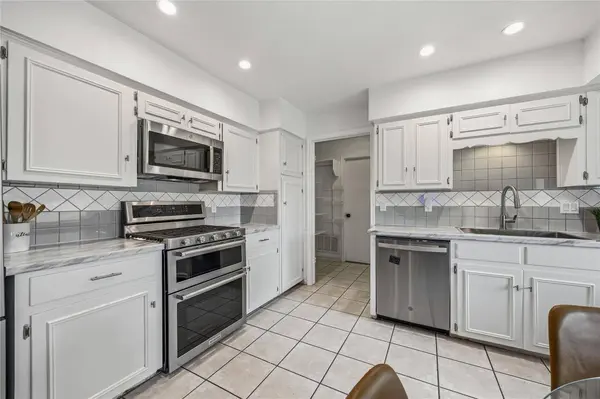 910 Berrywood DR, Austin, TX 78753