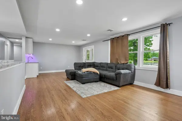 3 LAKESIDE LANE, Carneys Point, NJ 08069