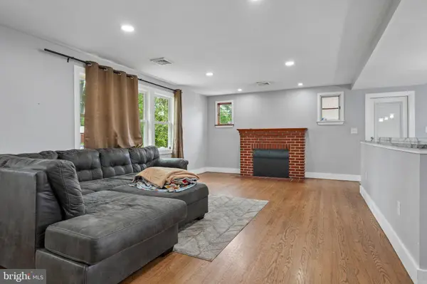 3 LAKESIDE LANE, Carneys Point, NJ 08069