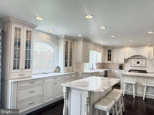 11 EQUESTRIAN LN, Cherry Hill, NJ 08003