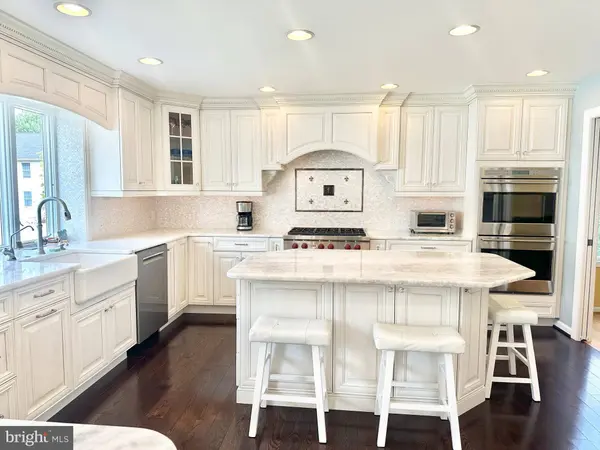 11 EQUESTRIAN LN, Cherry Hill, NJ 08003