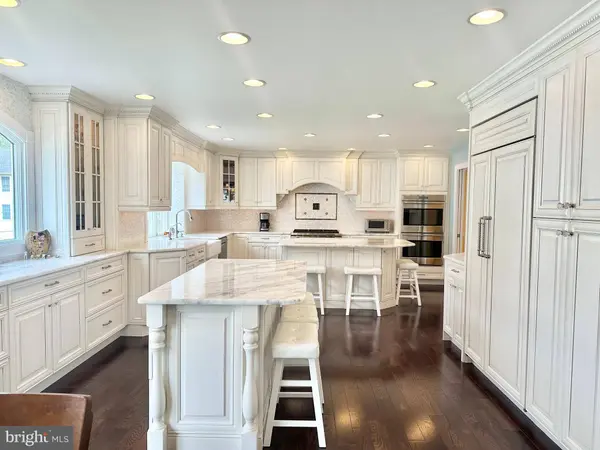 11 EQUESTRIAN LN, Cherry Hill, NJ 08003