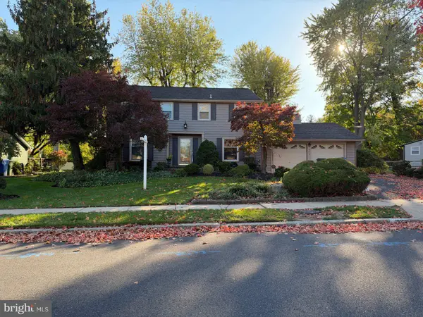 102 E EAGLE LN
