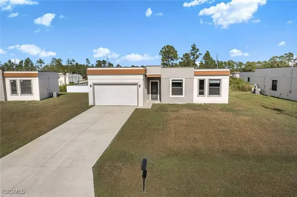128 Viewpoint DR, Lehigh Acres, FL 33972