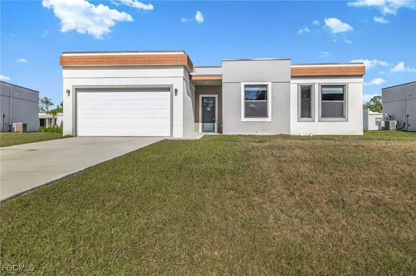 128 Viewpoint DR, Lehigh Acres, FL 33972